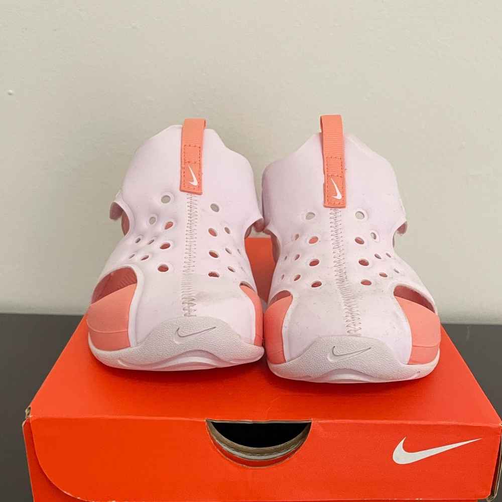 Nike water shoes for girl